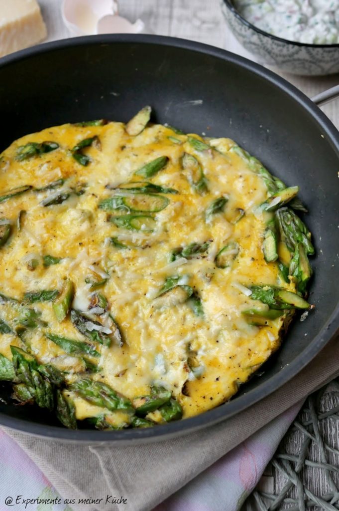 Spargel-Omelett mit Radieschen-Quark | Essen | Kochen | Rezept | Weight Watchers