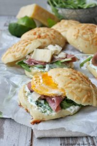 Frühstücksburger mit Grana Padano und Prosciutto di San Daniele