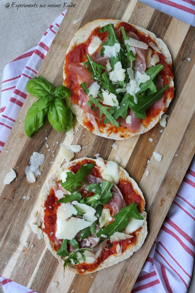 Pita-Pizzen | Rezept | Essen | Kochen