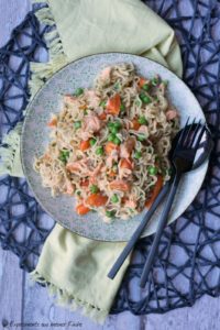 Mie-Nudelpfanne mit Lachs