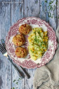 Geflügel-Frikadellen mit Kartoffel-Mais-Stampf