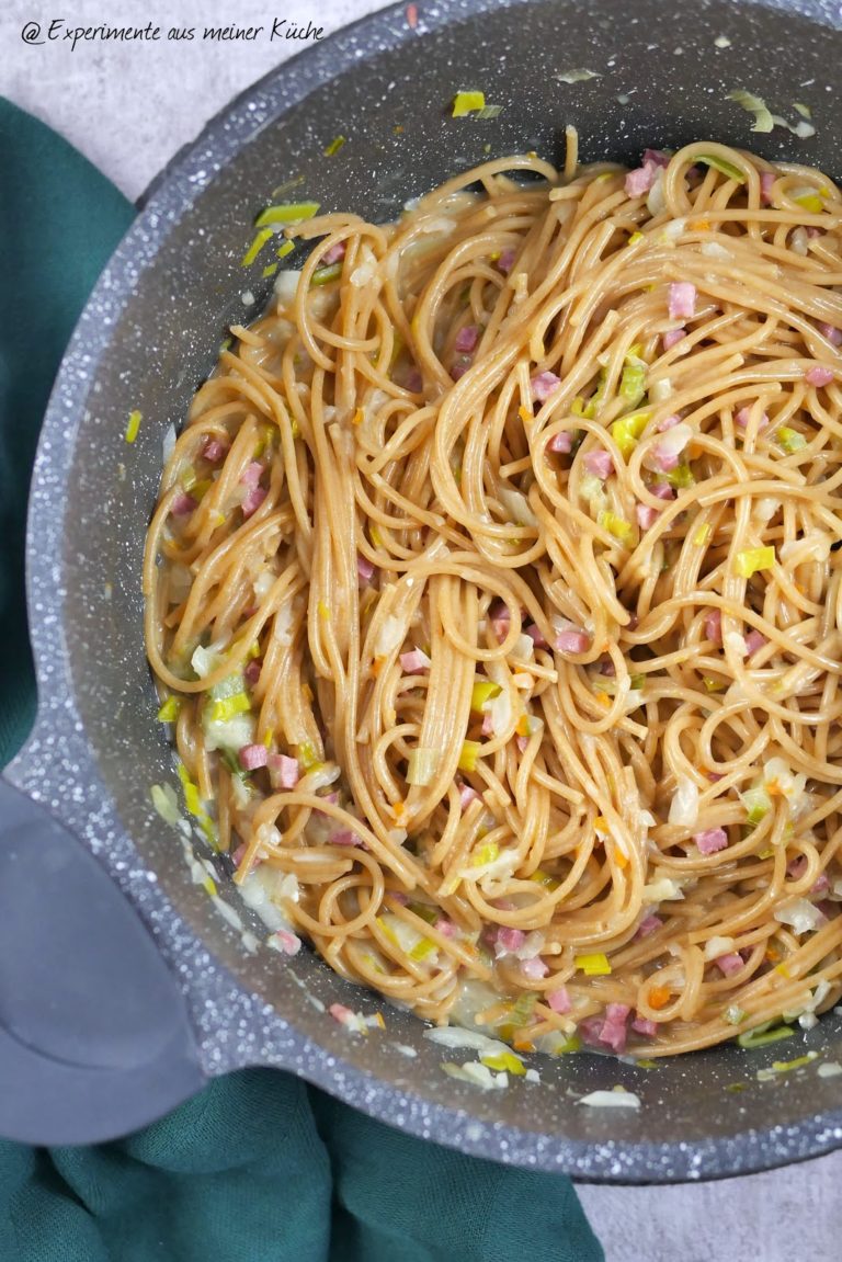 One Pot Zwiebel-Sahne-Spaghetti