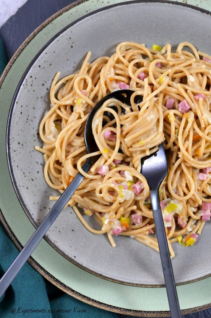 One Pot Zwiebel-Sahne-Spaghetti | Rezept | Kochen | Essen | Pasta | Feierabendküche | Weight Watchers