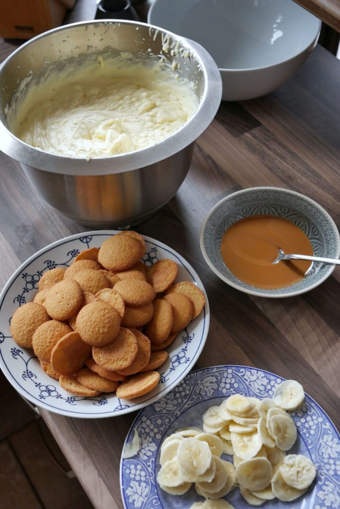 Eierplätzchen, Pudding und Bananen