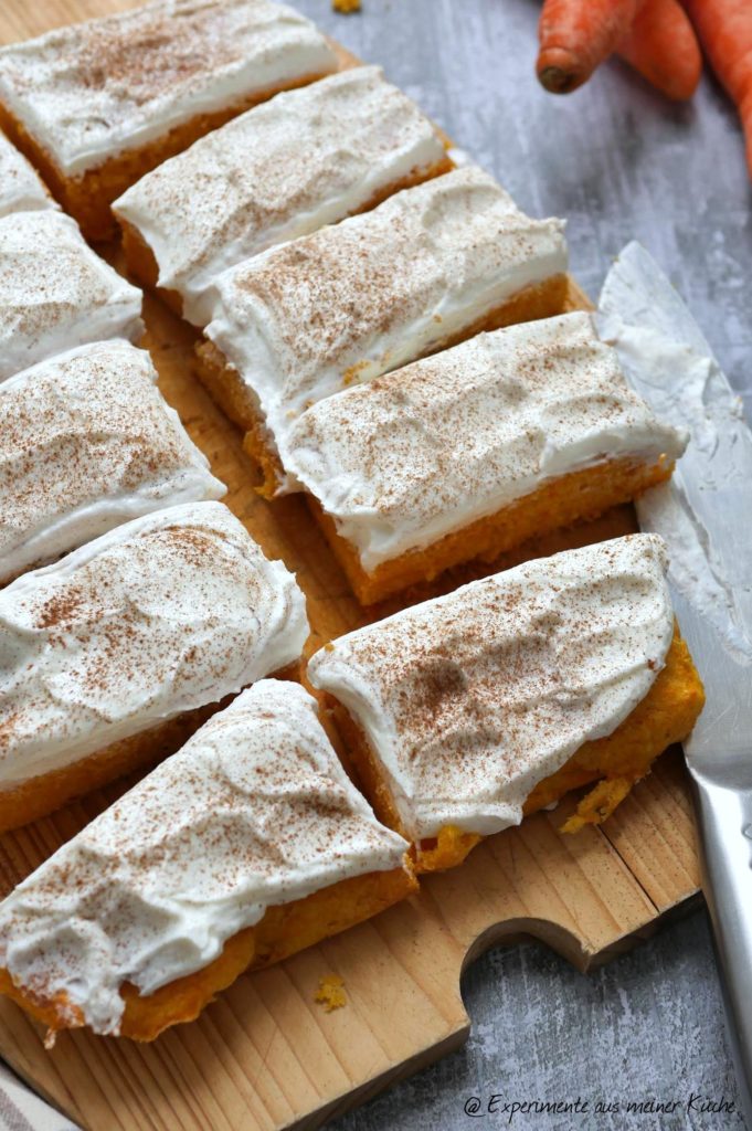 Leichter Möhrenkuchen mit Frischkäsetopping | Rezept | Kuchen | Backen | Ostern | Weight Watchers