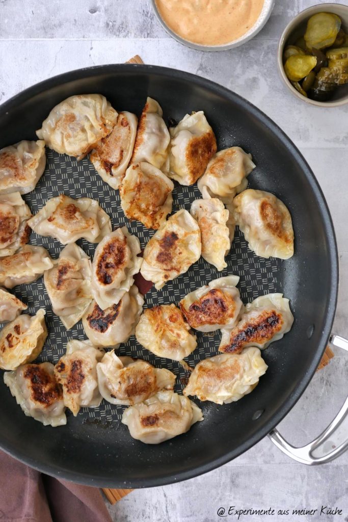 Dumplings mit Burgerfüllung | Rezept | Essen | Kochen | Asiatisch | Gyoza | DimSum