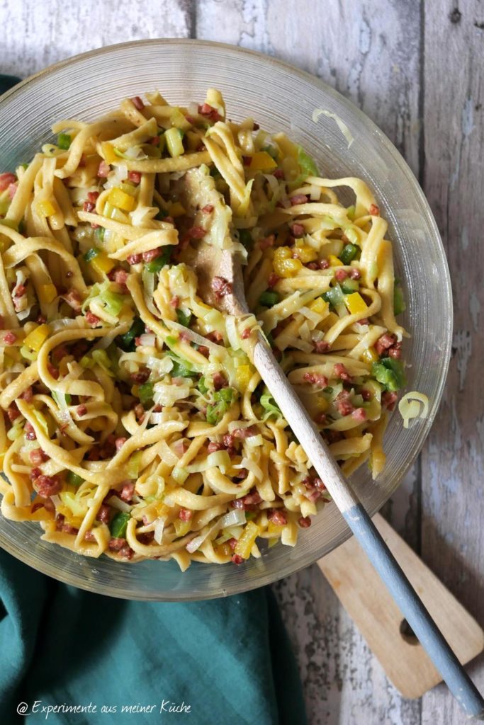 Spätzle-Lauch-Salat | Rezept | Essen | Kochen | Party | Grillen 