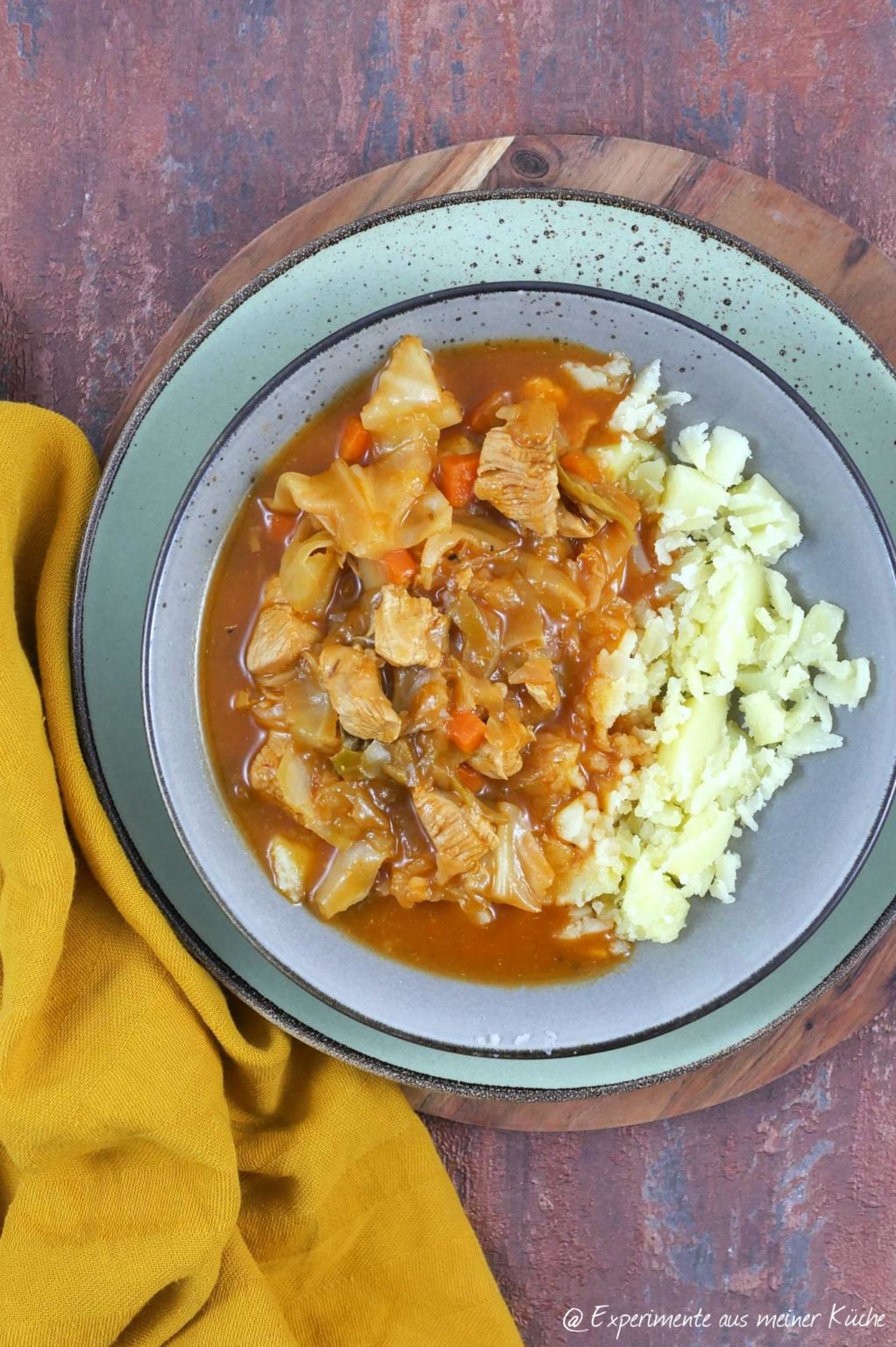 Putengulasch mit Spitzkohl