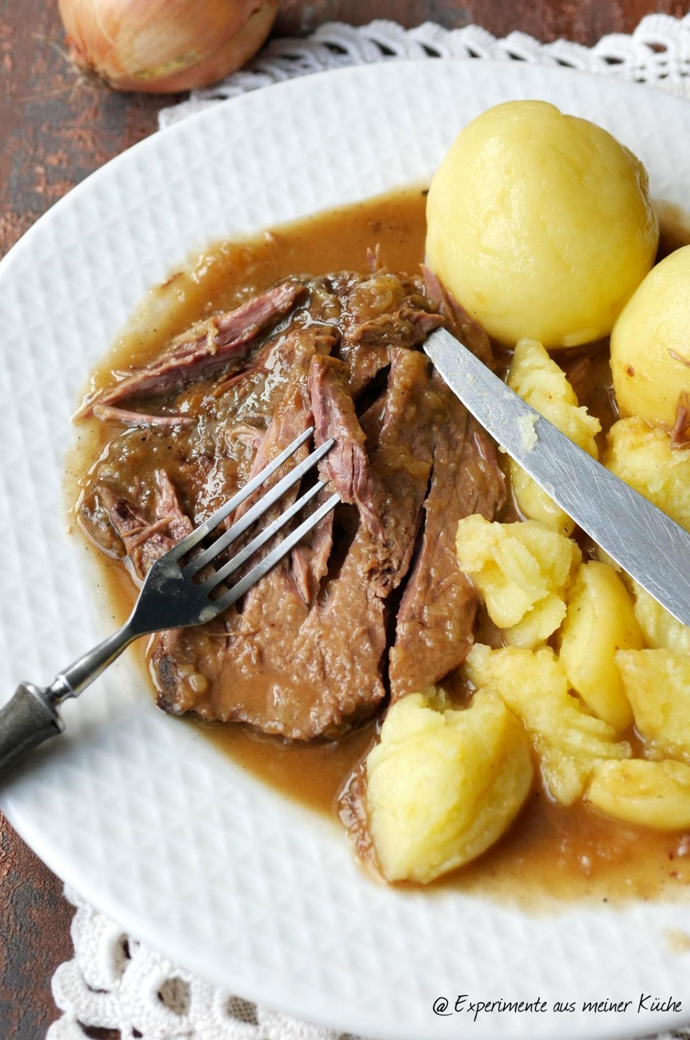 Was Kann Man Aus Rinderbraten Machen Rinderbraten mit Zwiebelsoße - Experimente aus meiner Küche