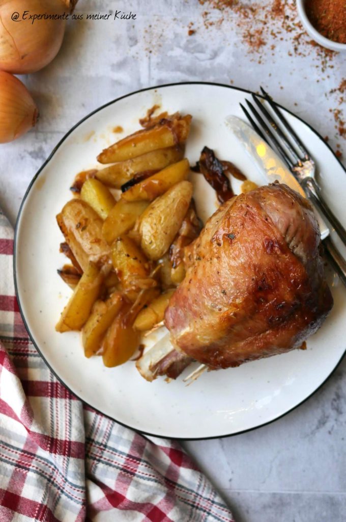 Brathähnchen mit Kartoffeln und Spargel aus dem Ofen