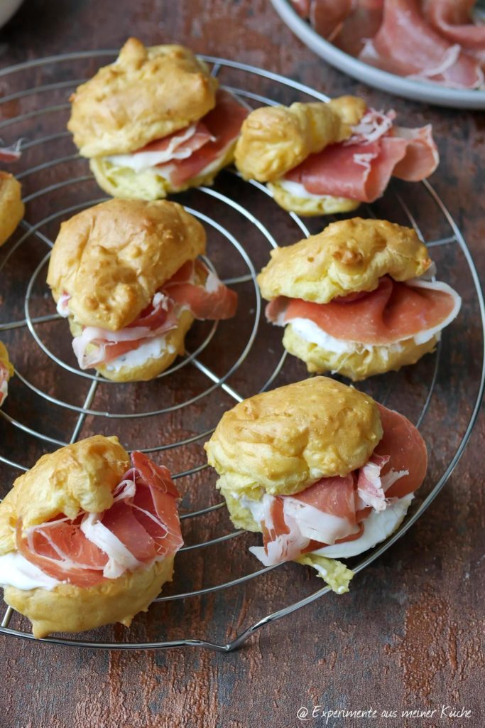 Herzhafte Windbeutel | Weihnachtliche Tapas | Rezept | Essen