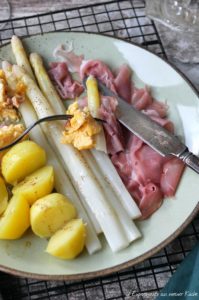 Spargel mit Kartoffeln, Rührei und Katenschinken | Rezept | Essen | Kochen