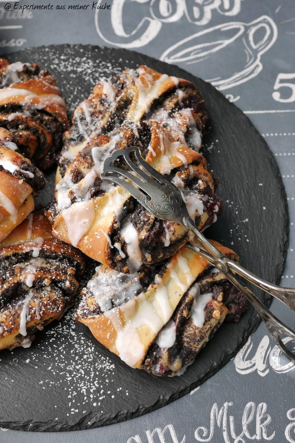Mohnschnecken mit Marzipan und Preiselbeeren wie vom Bäcker