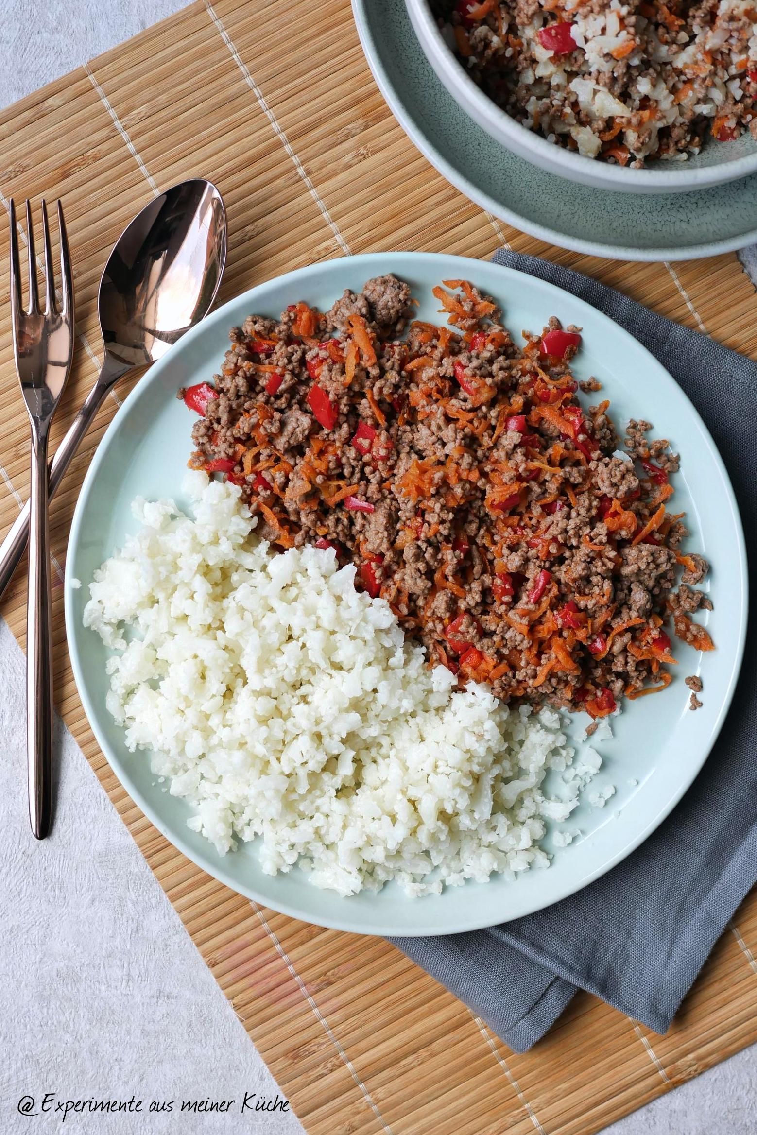 Asiatisches Hackfleisch mit Blumenkohlreis - Experimente aus meiner Küche