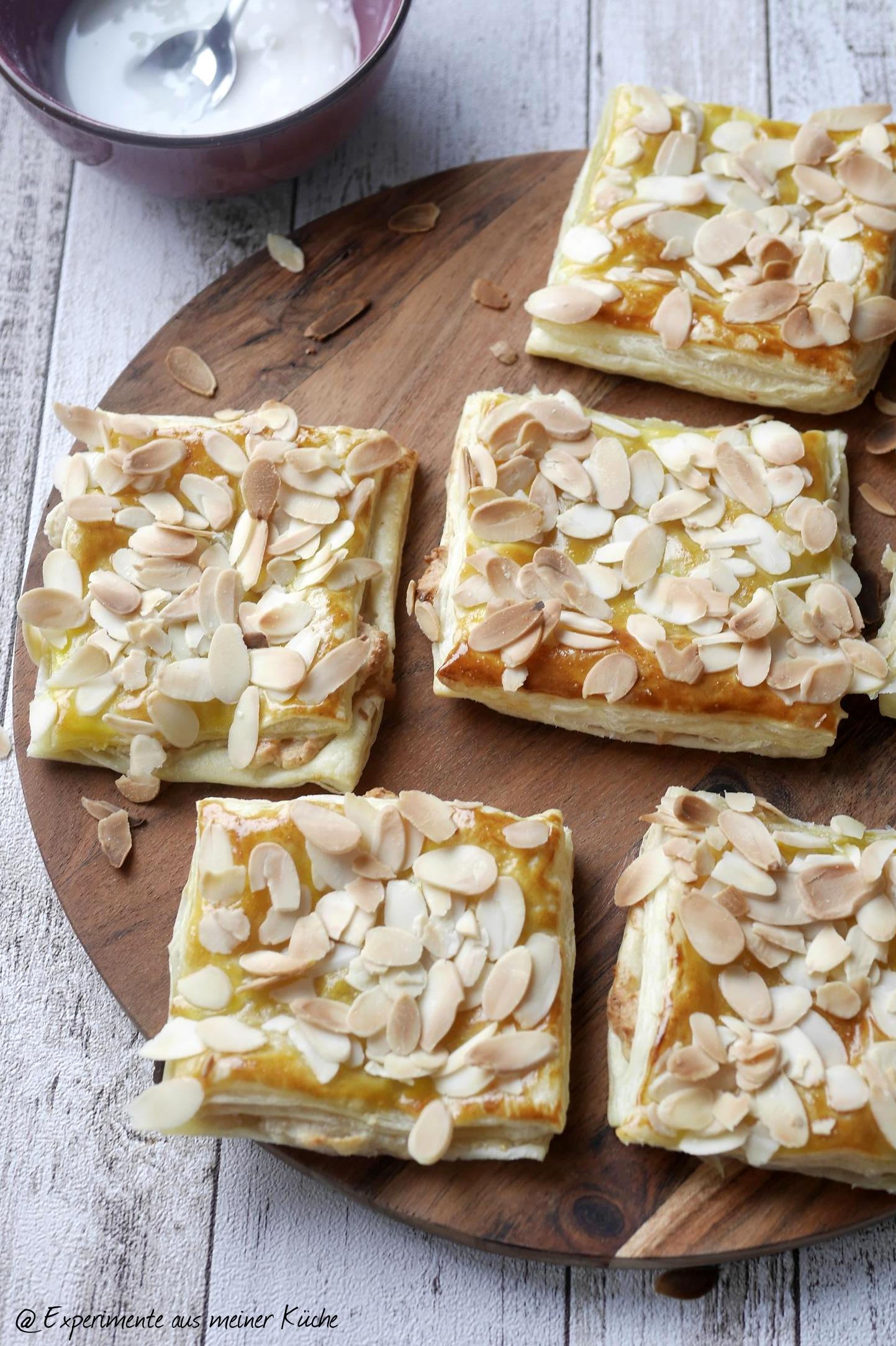 Süße Blätterteigtaschen mit Marzipan