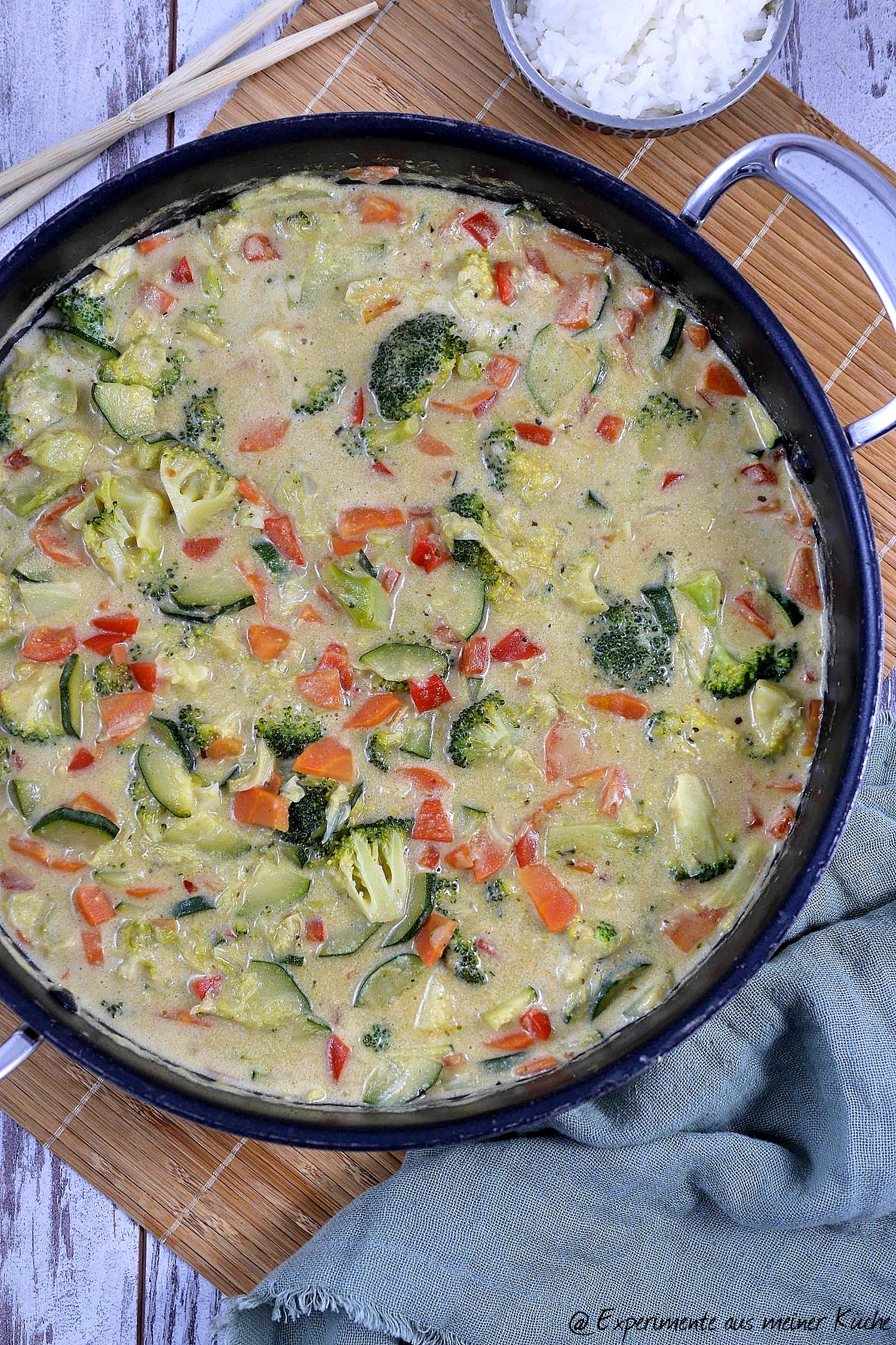 Erdnuss Curry mit Gemüse und Kokosmilch