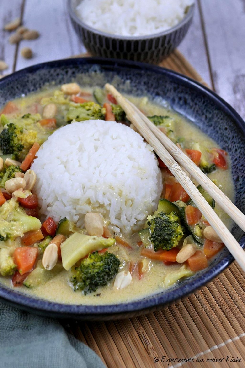 Erdnuss Curry mit Gemüse und Kokosmilch