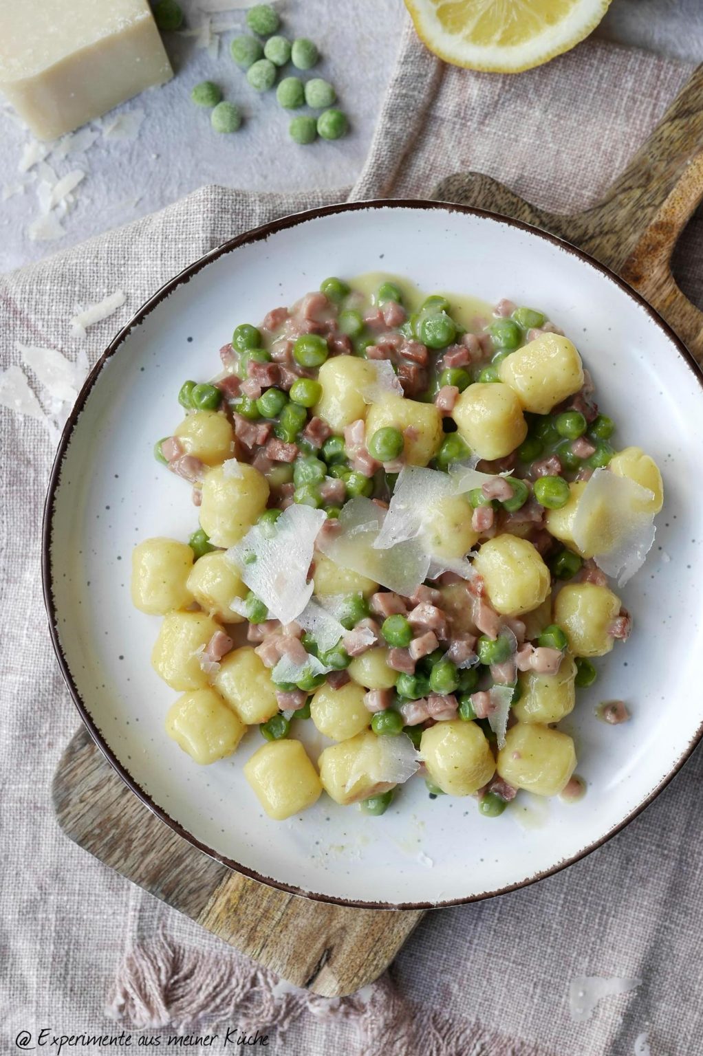 One Pot Gnocchi mit Erbsen und Schinken