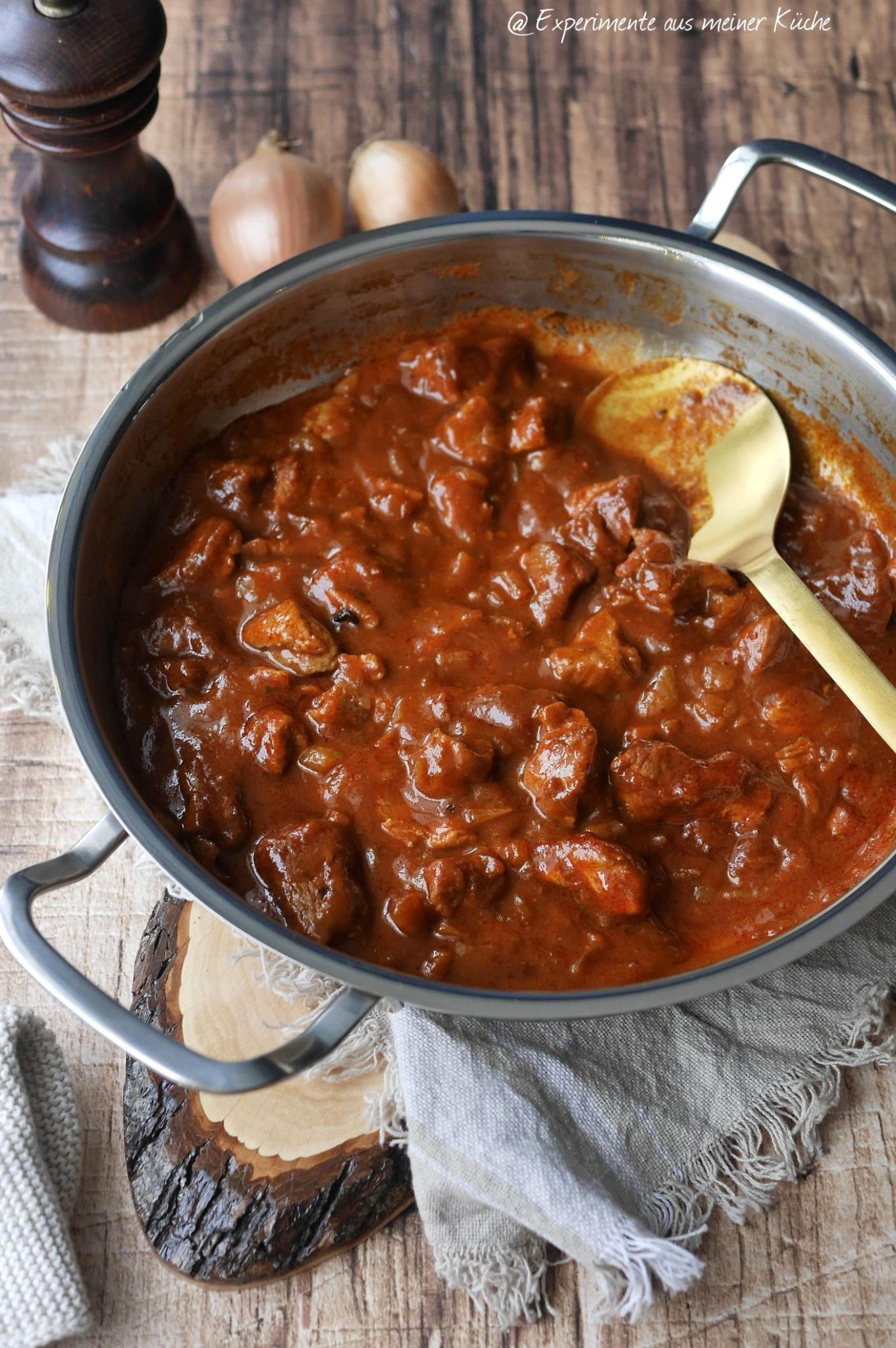 Schweinegulasch schnell &amp; einfach