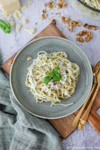 Pasta mit Hüttenkäse-Walnuss-Pesto