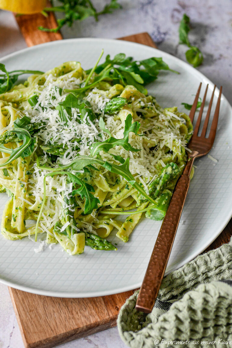 Tagliatelle mit Spargel-Erdnuss-Sauce