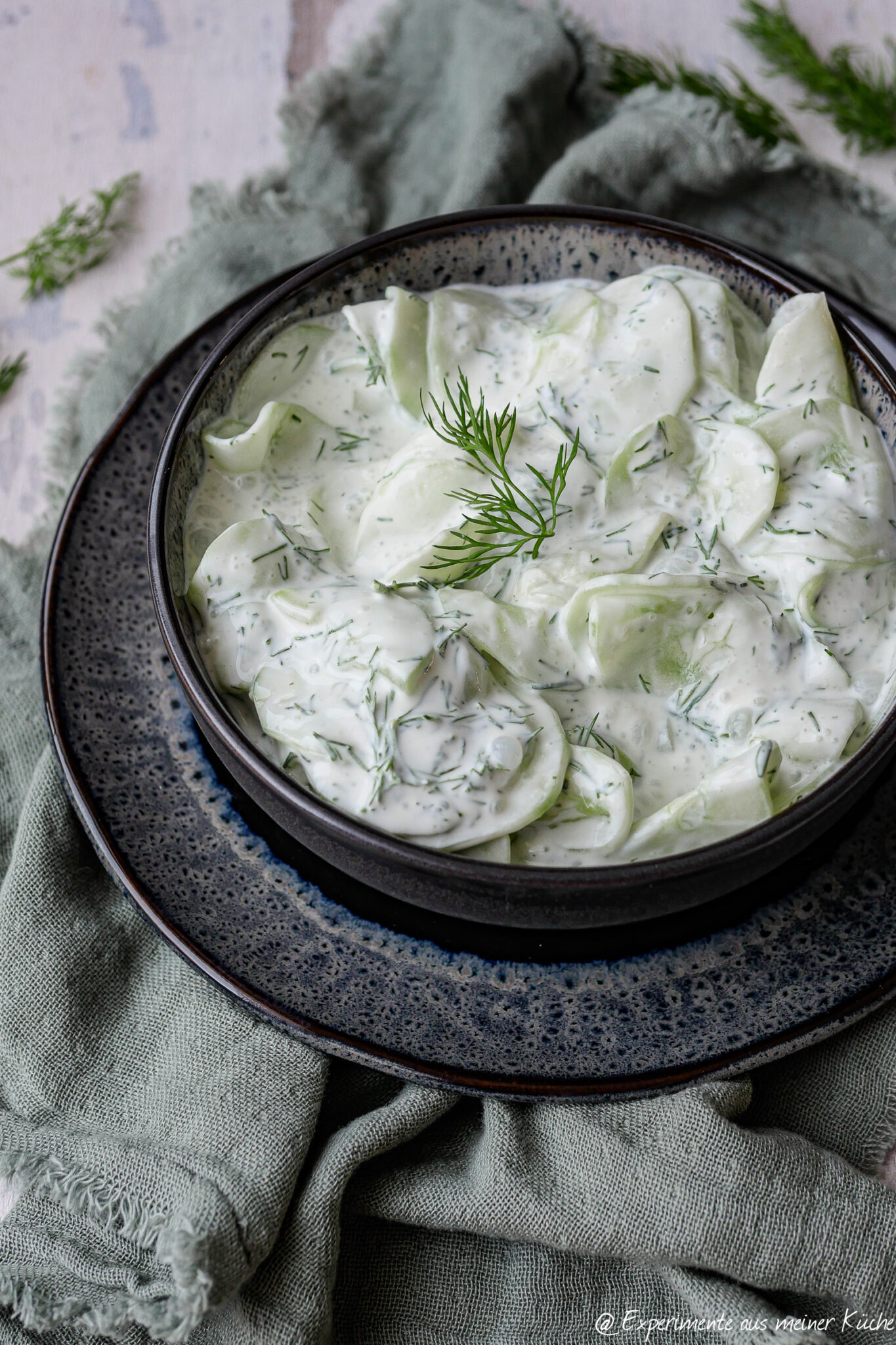 Gurkensalat mit saurer Sahne (Mizeria)