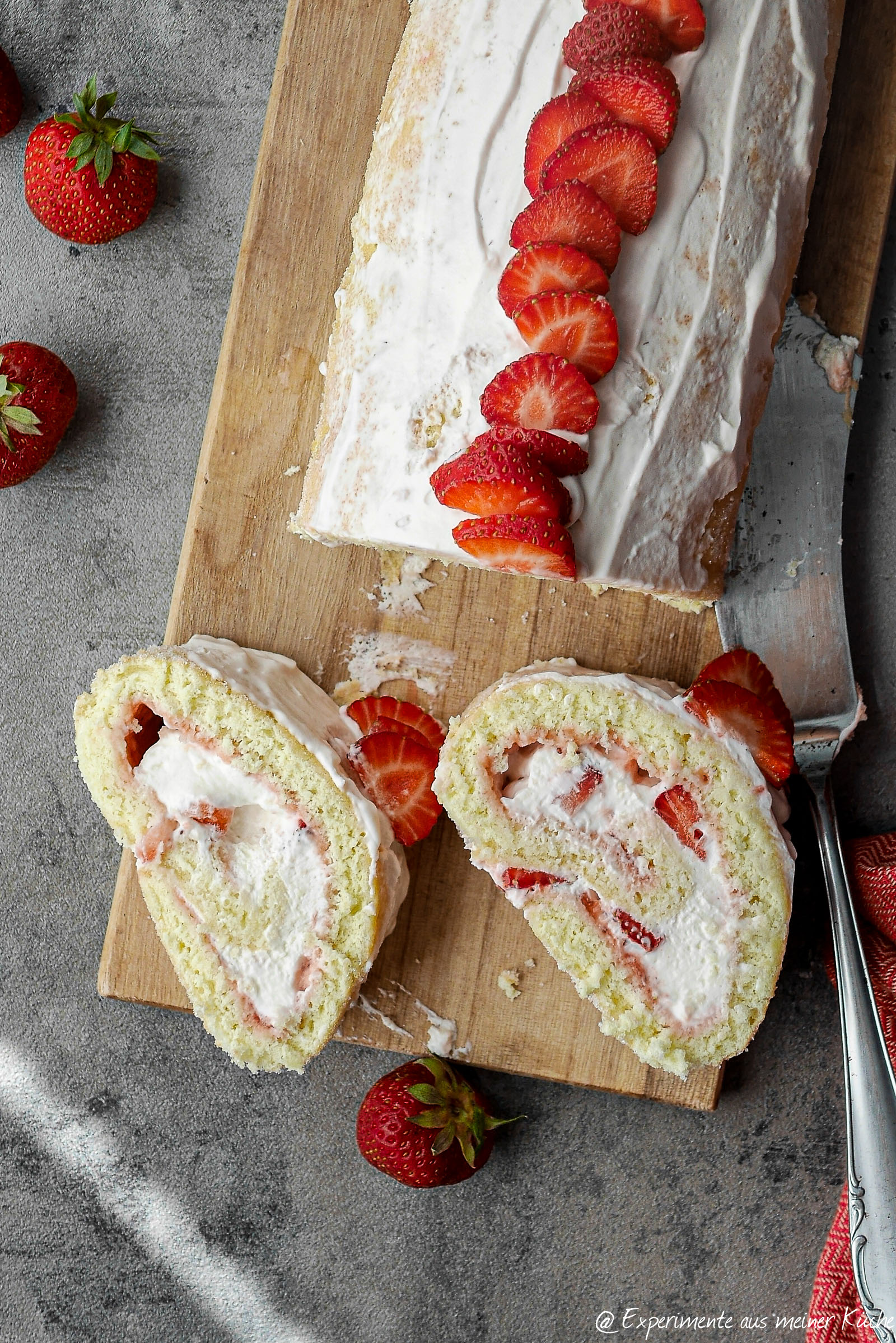 Erdbeer-Biskuitrolle - Experimente aus meiner Küche