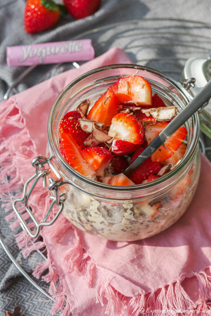 Overnight Porridge mit Erdbeeren