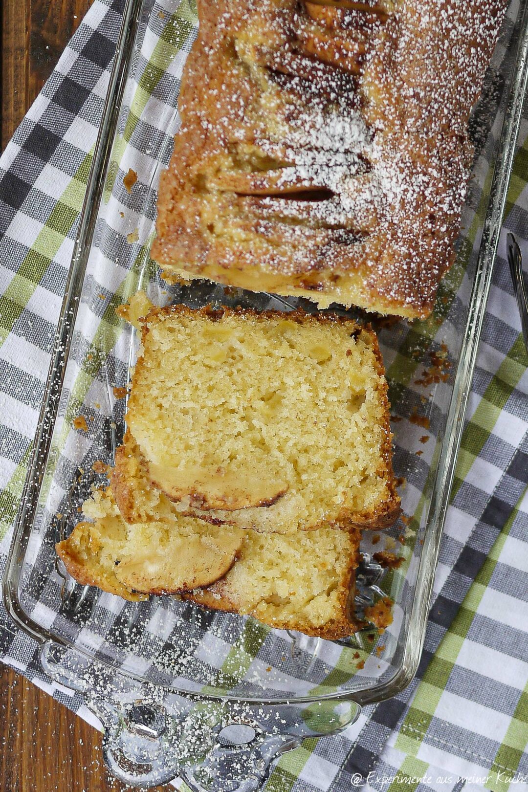 Apfelkuchen aus der Kastenform | saftig &amp; schnell