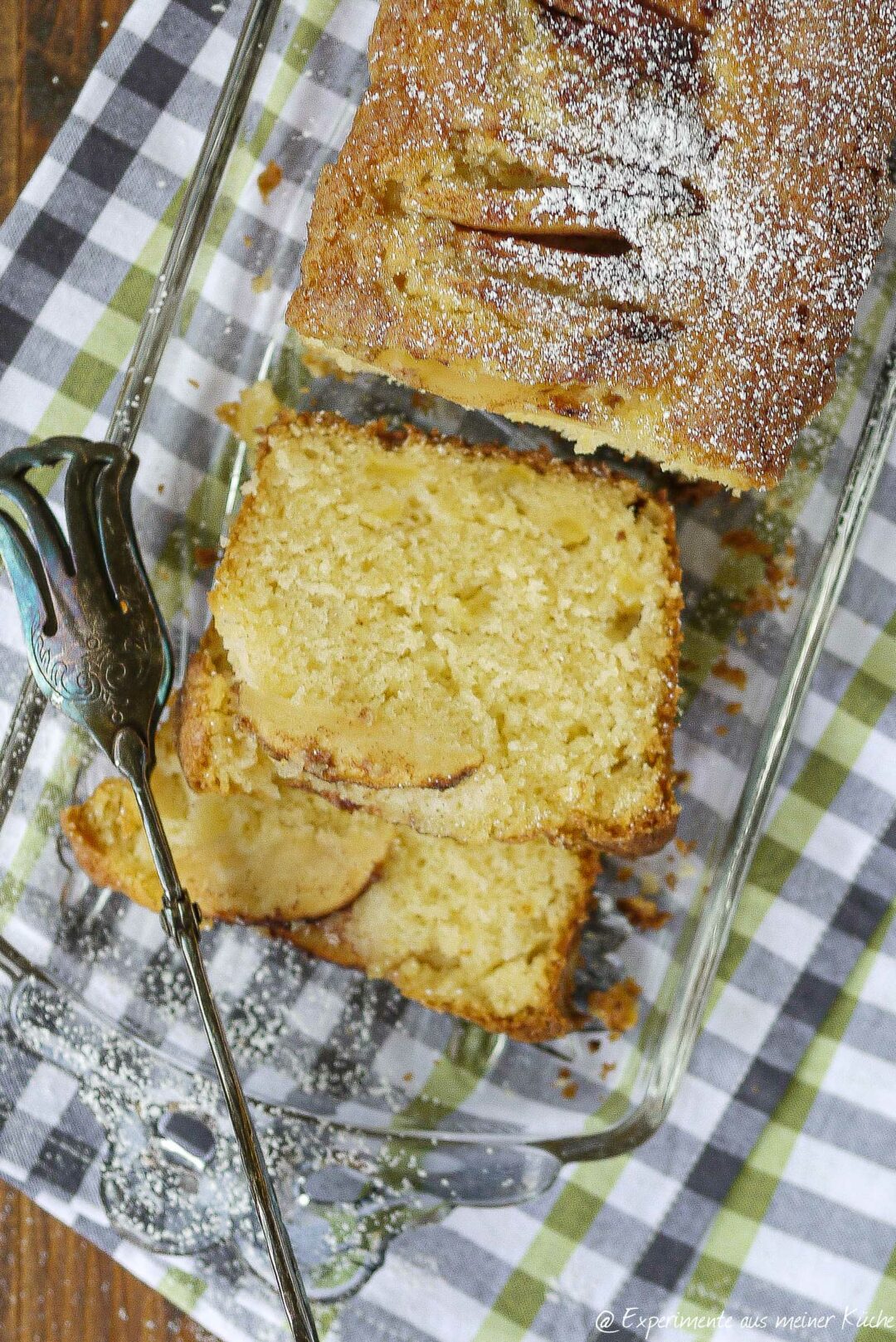 Apfelkuchen aus der Kastenform | saftig &amp; schnell