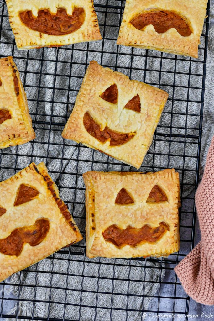 Halloween Blätterteigtaschen