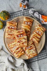Süße Blätterteig Mumien zu Halloween
