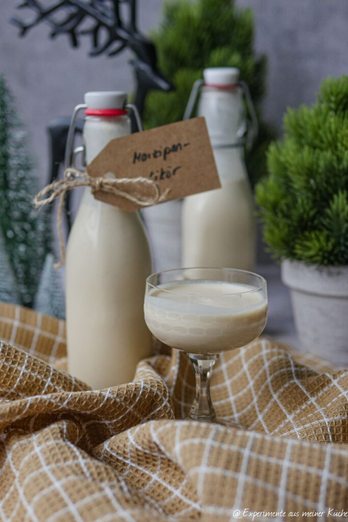 Marzipanlikör ohne Ei selber machen: mit Rum und Amaretto