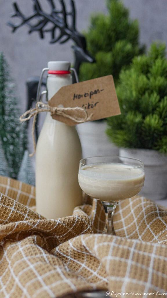 Marzipanlikör ohne Ei selber machen: mit Rum und Amaretto