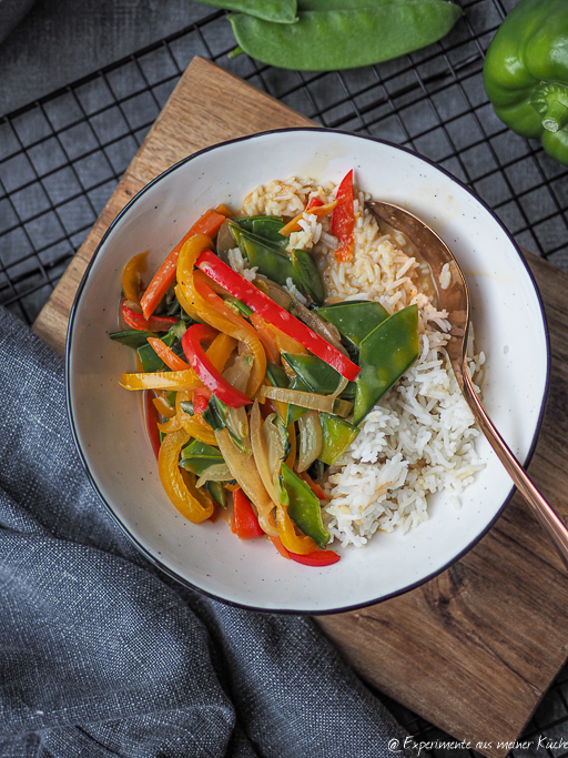 Gemüse mit Reis auf Teller