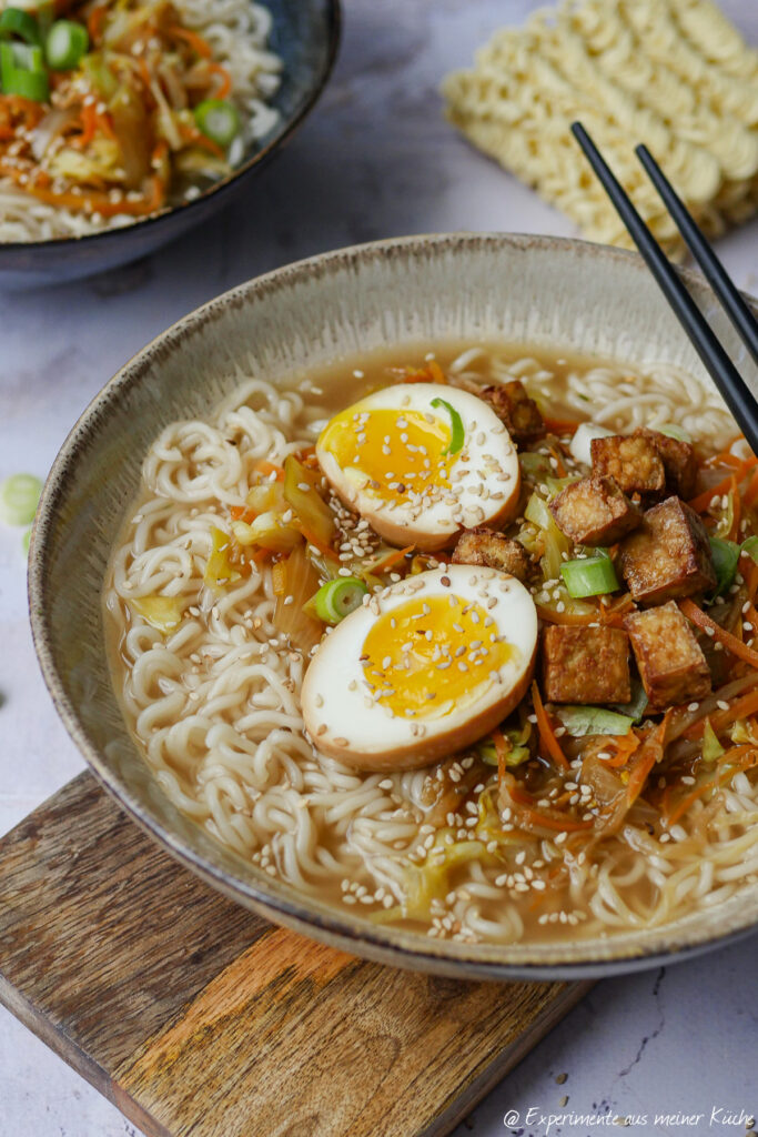 Ramen Suppe mit Ramen-Ei