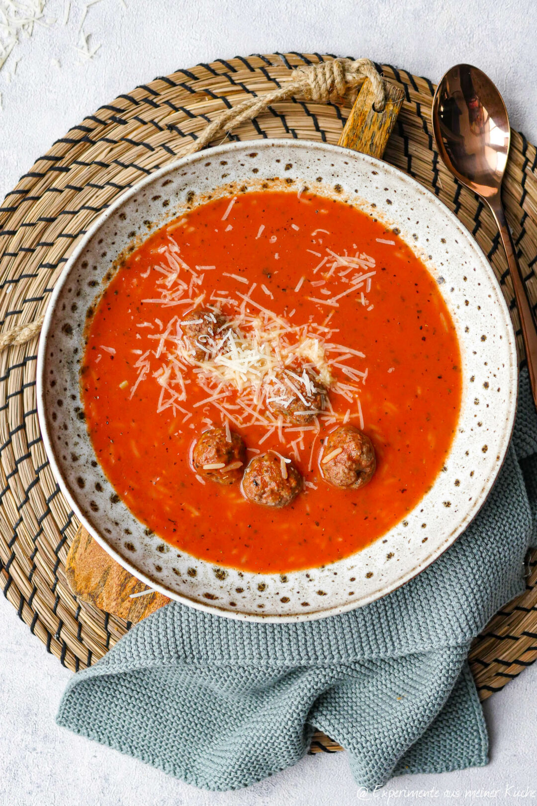 Hackbällchen Suppe aus dem Ofen