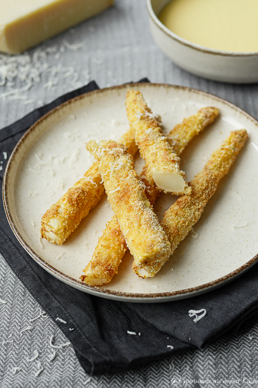 Panierter Spargel mit Parmesan