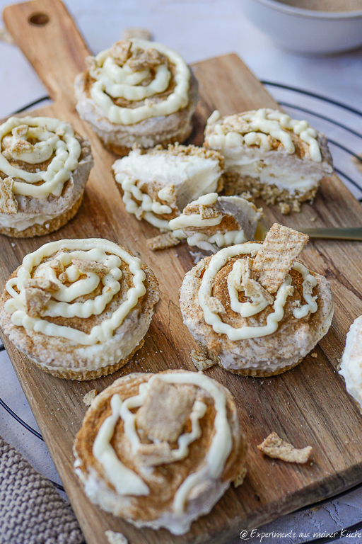 Cinnamon Roll Cheesecake Muffins