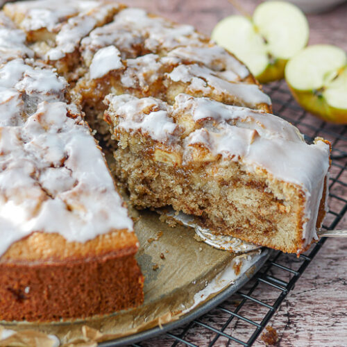 Zimtkuchen mit Apfel