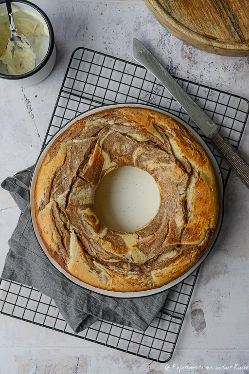 Marmorkuchen mit Zimtschneckenfüllung