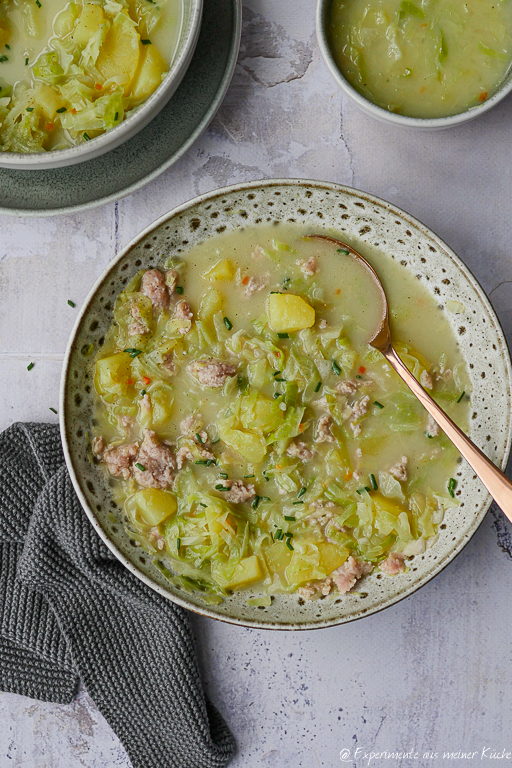 Spitzkohlsuppe mit Mett