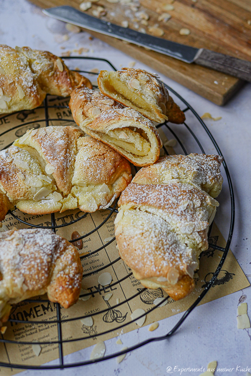 Almond Croissants – Gefüllte Mandel Croissants