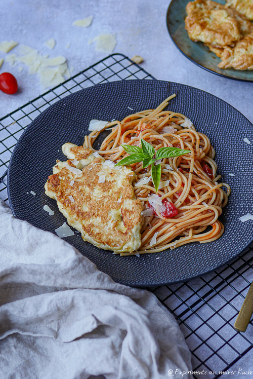 Piccata Milanese – Schnitzel auf Spaghetti mit Tomatensauce