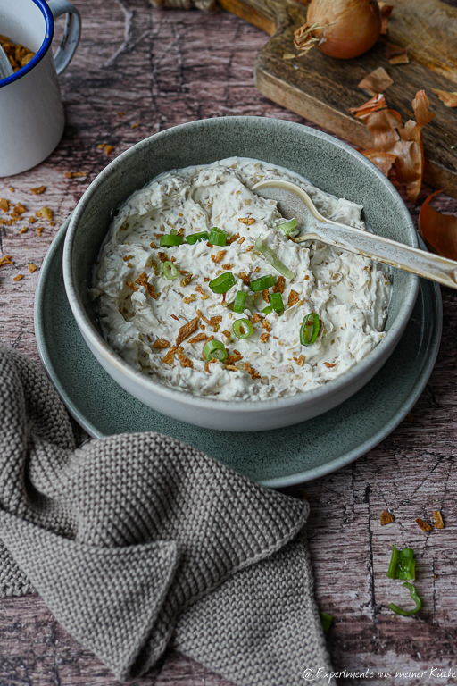 Dip mit Zwiebeln