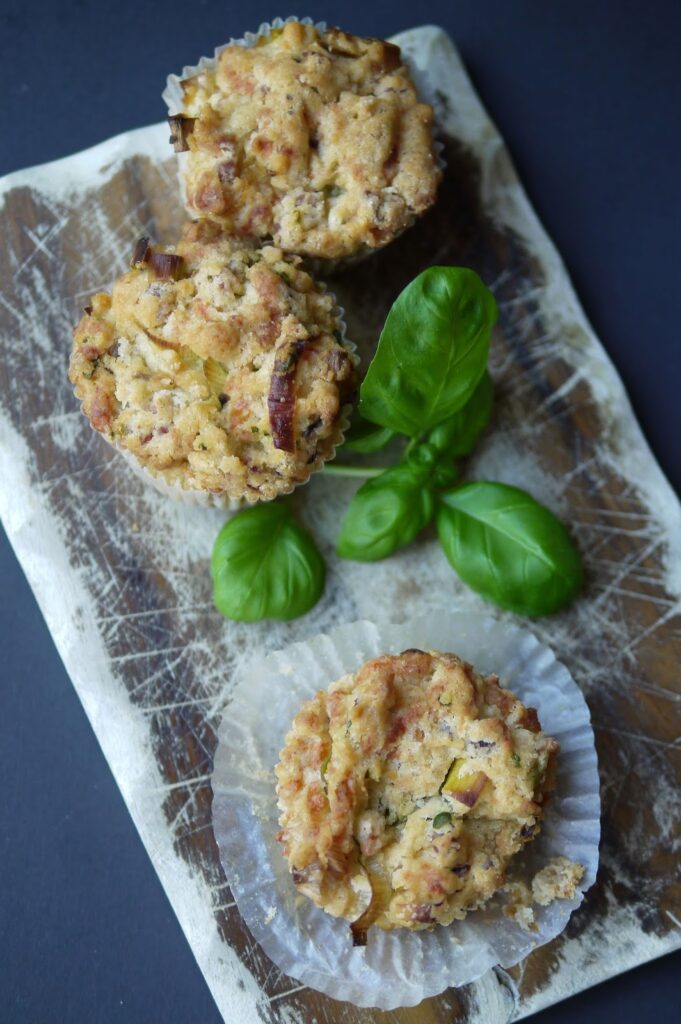Herzhafte Muffins mit Speck