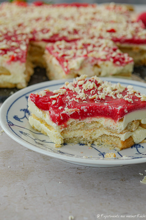 Spaghetti Eis Kuchen mit Löffelbiskuit