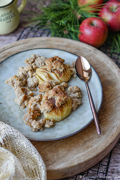 Bratapfel mit Streusel – Fächer-Bratapfel mit Marzipan