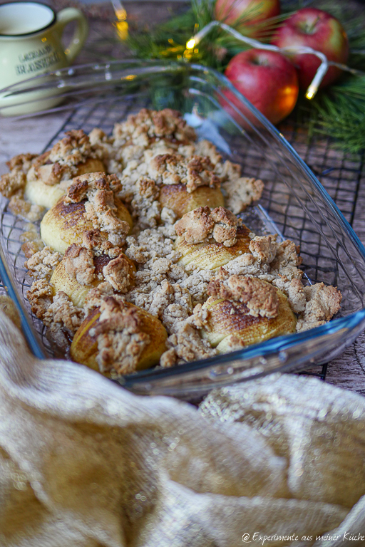 Bratapfel mit Streusel Rezept