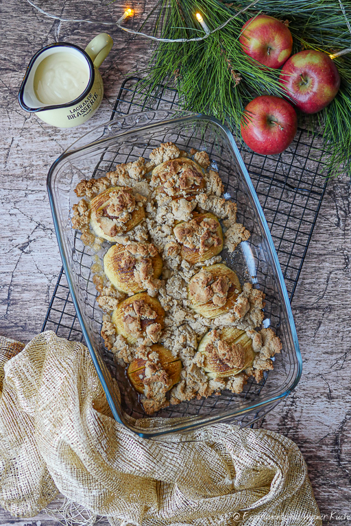 Bratapfel mit Streusel
